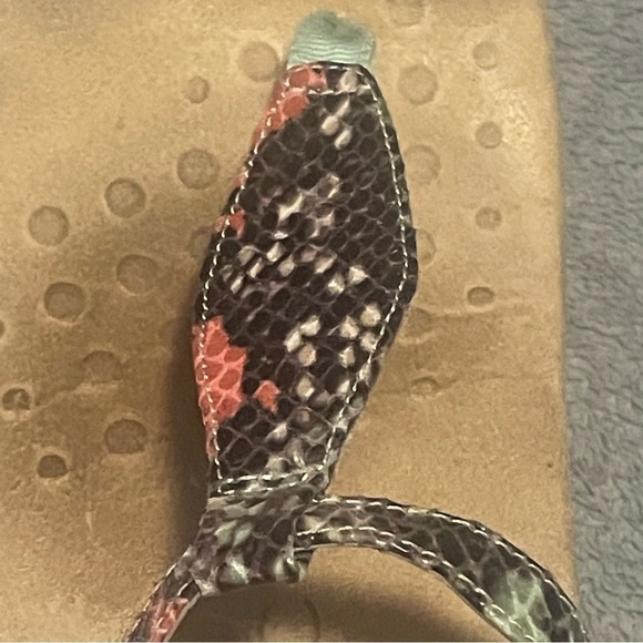 VIONIC ankle strap thong size 8 snakeskin look - Picture 8 of 9